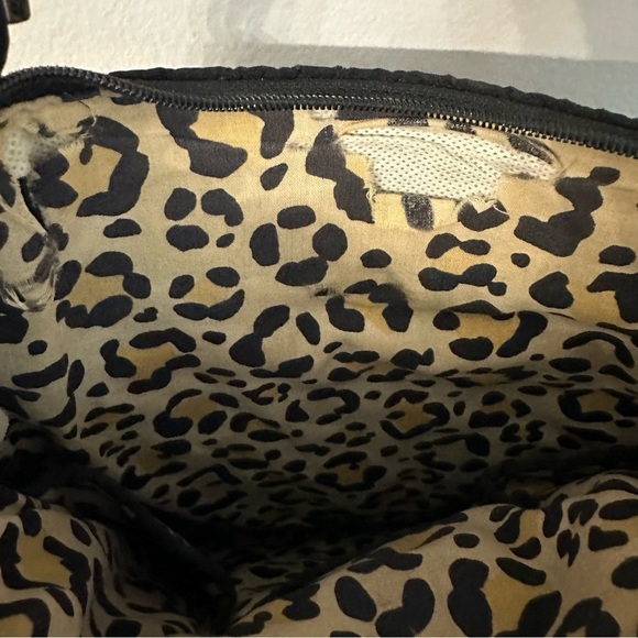 Vera Bradley Women’s Black Crossbody with Pocket and Cheetah Print Lining GUC - Picture 8 of 12